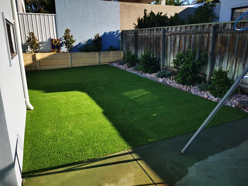 Side-garden turf