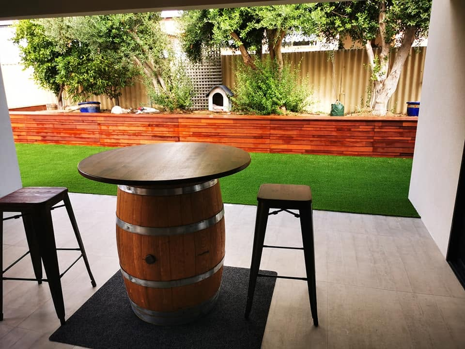 Alfresco barrel table